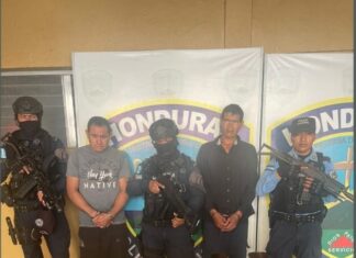 Agentes policiales asignados ala UDEP-8 le dan detención a dos sujetos por tenencia ilegal de arma de fuego