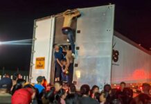 Localizan en México a 350 migrantes hacinados y deshidratados en la caja de un tráiler