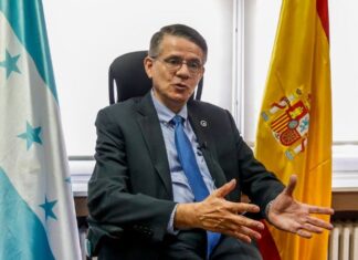 Ministro de Salud cree que es posible construir hospitales con fondos de España pese a haberles rechazado
