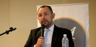 Director legal de la ASJ dice que no se justifica que una comitiva grande de diputados viajará a Rusia