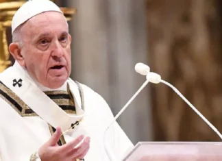 El papa lamenta los destrozos causados por la guerra y el egoísmo en la misa del Corpus