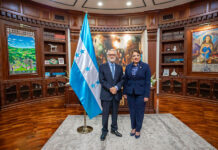 Presidenta Xiomara Castro juramenta a Salvador Moncada como embajador de Honduras ante China