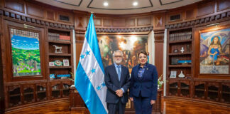 Presidenta Xiomara Castro juramenta a Salvador Moncada como embajador de Honduras ante China