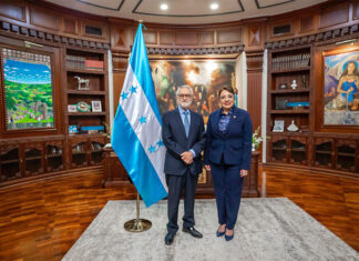 Presidenta Xiomara Castro juramenta a Salvador Moncada como embajador de Honduras ante China