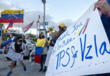 Biden expande el permiso migratorio TPS a 472,000 venezolanos en EE. UU.