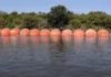 Un tribunal de apelaciones permite a Texas mantener boyas antimigrantes en el río Bravo