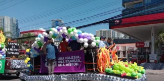 Hondureños celebran el Día de la Biblia con desfiles y carrozas