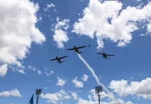 Con gran éxito, la FAH realiza un espectáculo aéreo durante los desfiles patrios