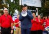 Biden hace historia como el primer presidente de EE.UU. en sumarse a una manifestación por los derechos laborales