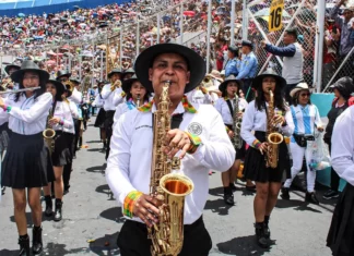 El Instituto Central Vicente Cáceres causa furor en los desfiles patrios