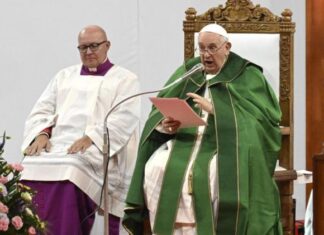 El papa celebró una misa para el pequeño rebaño católico de Mongolia
