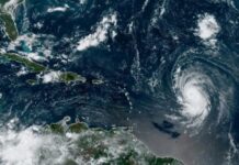 Lee sigue como huracán de categoría 3 y pone en aviso de tormenta tropical a las Bahamas