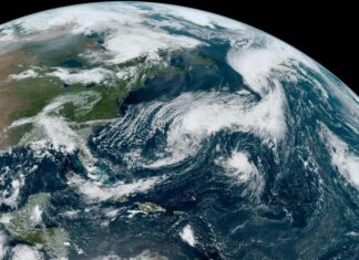 La tormenta tropical Katia se debilita de forma rápida y Gert está cerca de disiparse