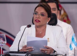 Presidenta Castro anuncia «programa de emergencia» para apoyar a migrantes deportados