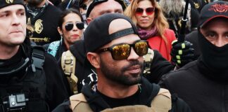 Condenan a 22 años a Enrique Tarrio, líder de los Proud Boys que asaltaron el Capitolio