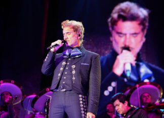 Congresista de EE. UU. propone honrar a Alejandro Fernández por promover la cultura latina