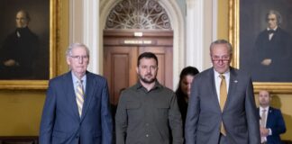Legisladores republicanos rechazan ayudar a Ucrania el día que Zelenski va al Capitolio