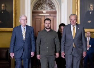 Legisladores republicanos rechazan ayudar a Ucrania el día que Zelenski va al Capitolio