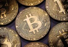 El bitcoin marca un máximo histórico, por encima de los 69.000 dólares, y luego retrocede