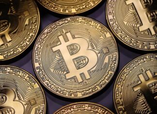 El bitcoin marca un máximo histórico, por encima de los 69.000 dólares, y luego retrocede