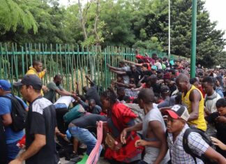 Caos en la frontera sur de México por la llegada de miles de migrantes desde Guatemala