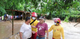 Más de 100 evacuados y 300 casas inundadas, por desbordamiento de quebradas en Potrerillos
