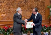 Embajador de Honduras presenta copias de estilo ante la República Popular China