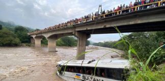 Ascienden a cinco las víctimas del accidente del autobús de migrantes en Santa Rosa de Copán