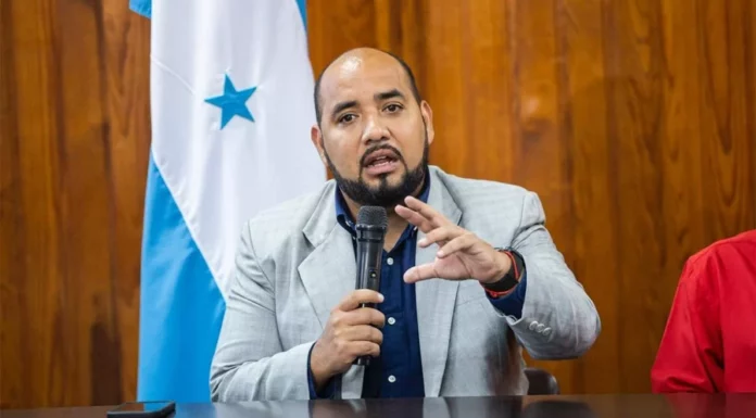 Ministro Sponda critica la alimentación que los padres dan a sus hijos