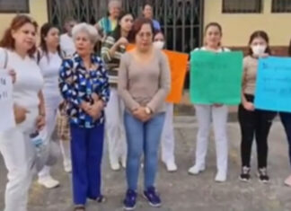 Empleados protestan por el cierre de instalaciones del IHSS en Copán