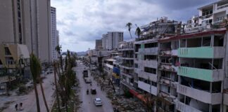 México localiza y saca de Acapulco a 263 extranjeros tras huracán Otis