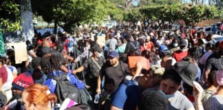 Otros 1,000 migrantes se unen a la caravana que avanza desde la frontera sur de México