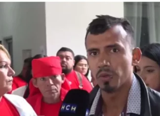 Colectivos de Libre toman Región de Salud en Francisco Morazán para destituir al director y dar la bienvenida a su sucesor