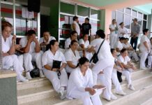 Enfermeras profesionales realizan paro a nivel nacional exigiendo reajuste salarial del presente año