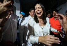 María Corina Machado se compromete a sacar a Maduro del poder tras arrasar en las primarias opositoras