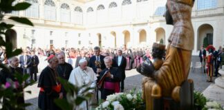 El papa recibe a 800 peregrinos de Montserrat, que «es la madre de los descartados»
