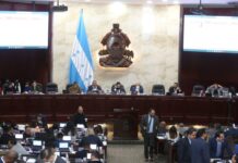 Abogado Carlos Arévalo señala que el Congreso Nacional se ha convertido en un “anfiteatro romano” por el desorden que impera