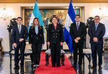 La presidenta de Honduras recibe las credenciales de seis nuevos embajadores