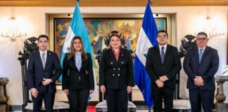 La presidenta de Honduras recibe las credenciales de seis nuevos embajadores