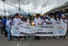 Cientos de hondureños marchan por Honduras en defensa de la democracia