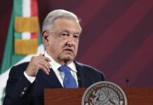 López Obrador defiende su plan de reconstrucción tras el golpe del huracán Otis