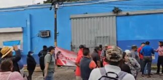 Ante falta de pago, empleados del SANAA anuncian huelga de hambre frente a Casa Presidencial