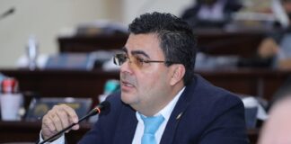 Eliud Girón: “Redondo se convirtió en un dictador que trata a los diputados como animales”