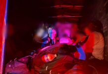 México halla a 87 migrantes en un tractocamión en el sureño estado de Chiapas