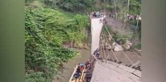 Desaparecidos el conductor y ayudante de bus que cayó al río al intentar cruzar un puente de hamaca en Santa Bárbara