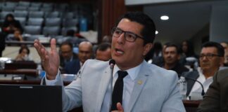 Diputado Francis Cabrera denuncia obstrucción al ingreso al CN por temor a que vote a favor del candidato de la oposición