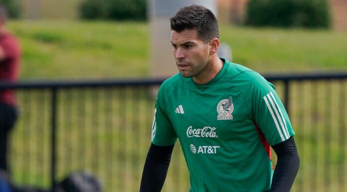 Julio González, es convocado por México tras la lesión de Ochoa para el duelo ante Honduras