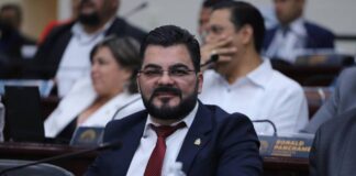 Un grupo de al menos 100 diputados exige la salida del Ministro de Salud, afirma el diputado Marco Eliud Girón