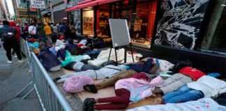 Inmigrantes “duermen” frente a residencia oficial del alcalde de Nueva York