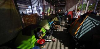Trasladan a la frontera con Guatemala a 320 migrantes que estaban varados en Honduras
